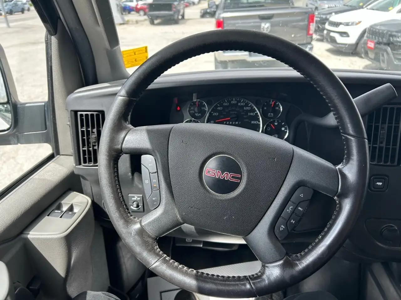 GMC Savana photo GMC Savana