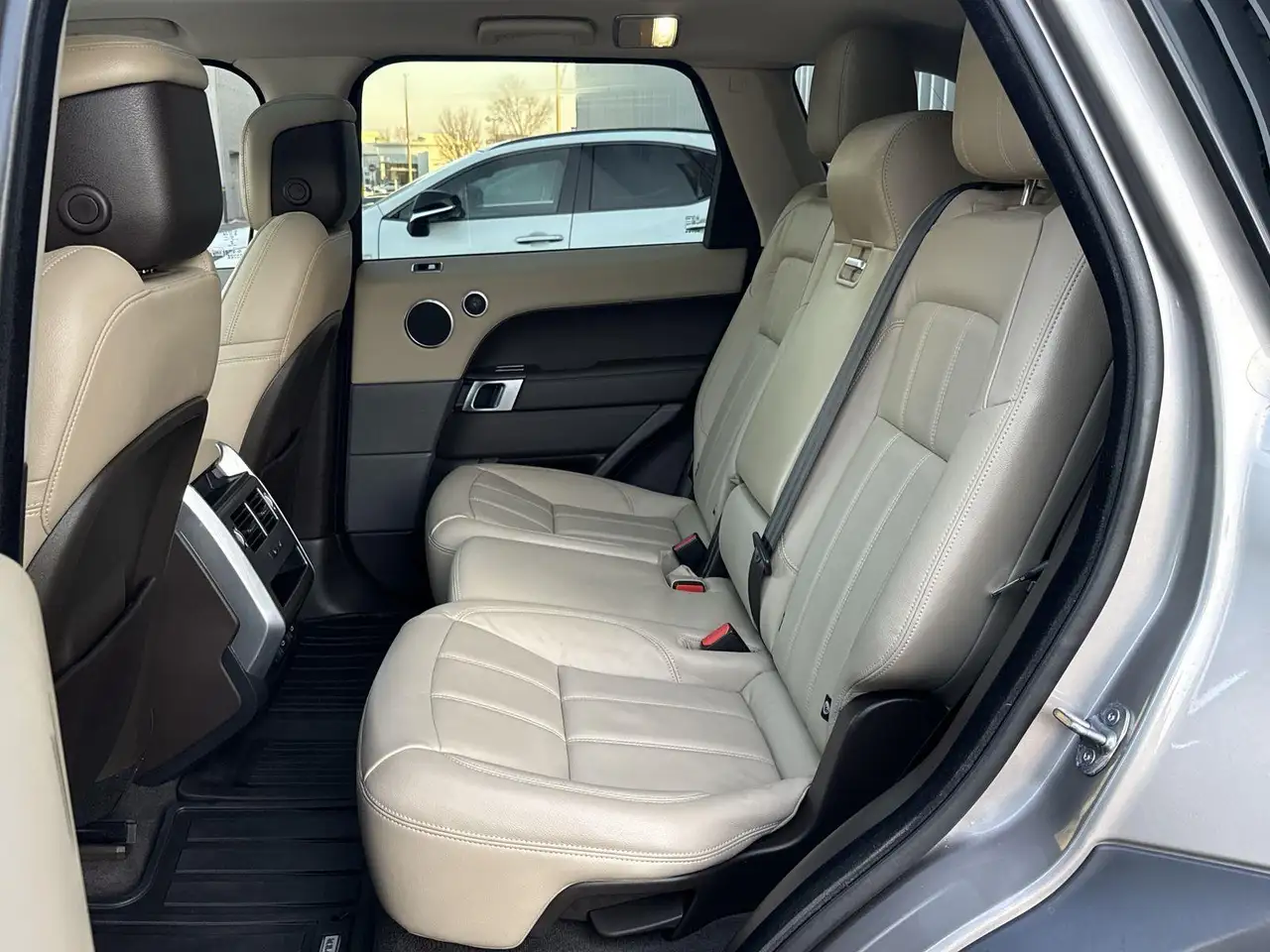 Land Rover Range Rover Sport снимка Land Rover Range Rover Sport