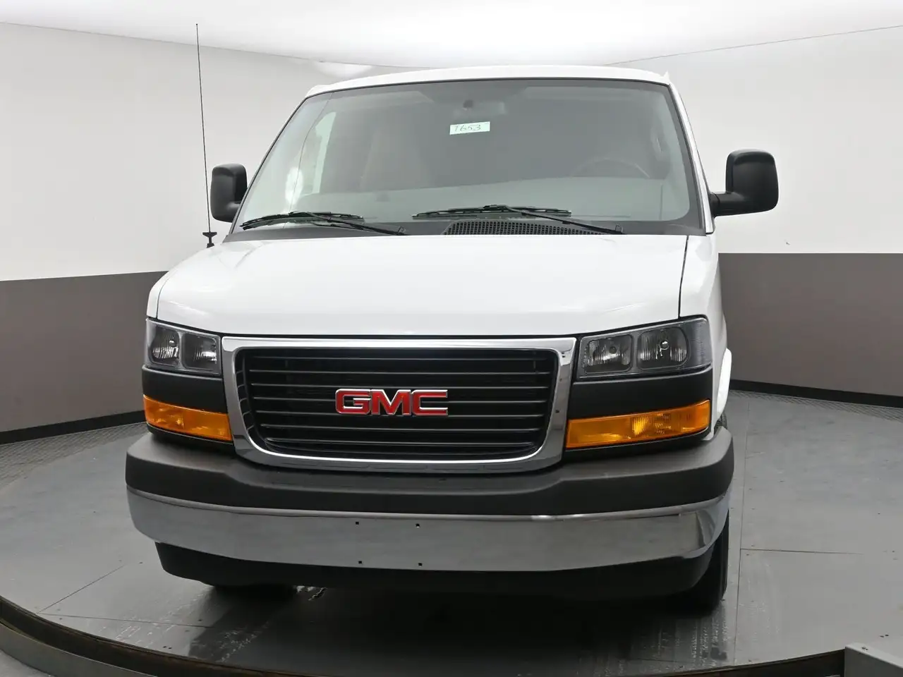 GMC Savana снимка GMC Savana