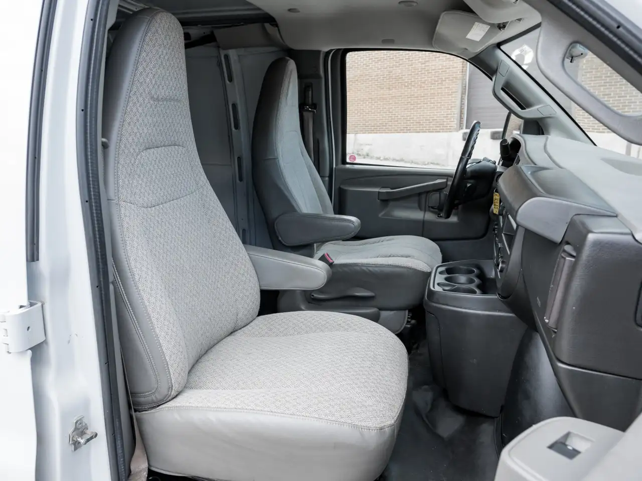 GMC Savana снимка GMC Savana