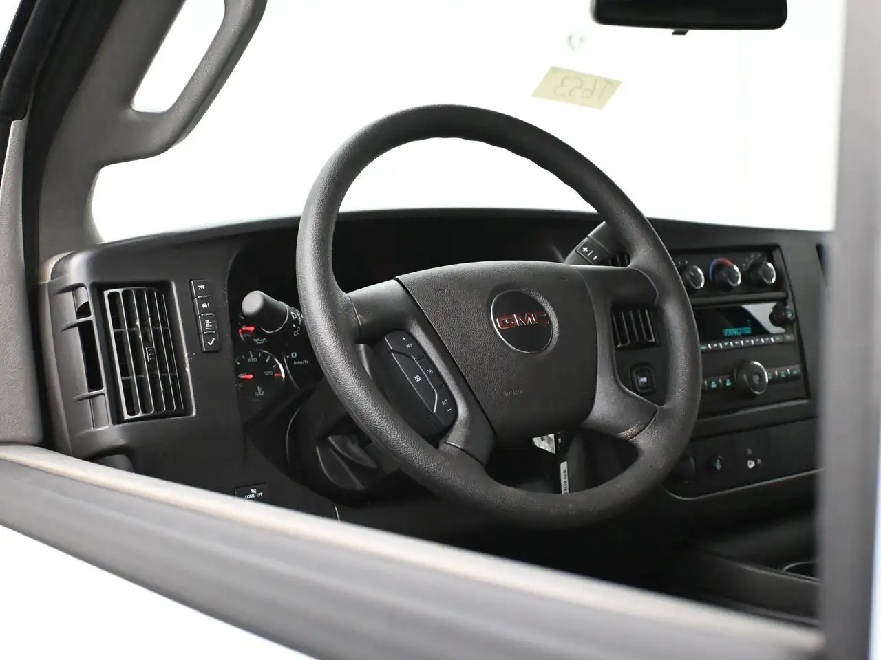 GMC Savana снимка GMC Savana