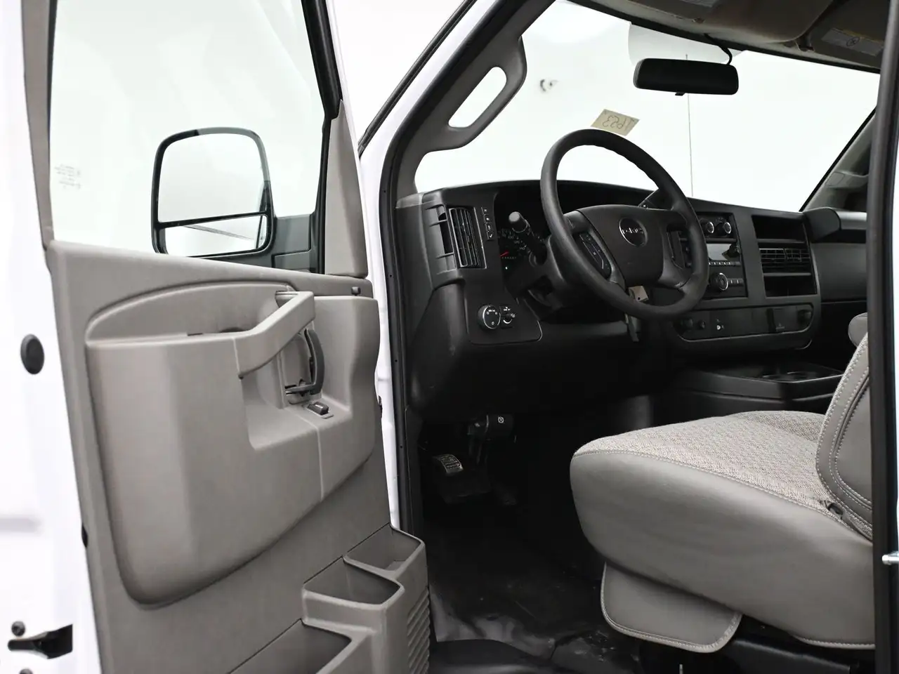 GMC Savana снимка GMC Savana