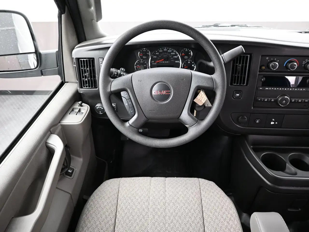 GMC Savana снимка GMC Savana