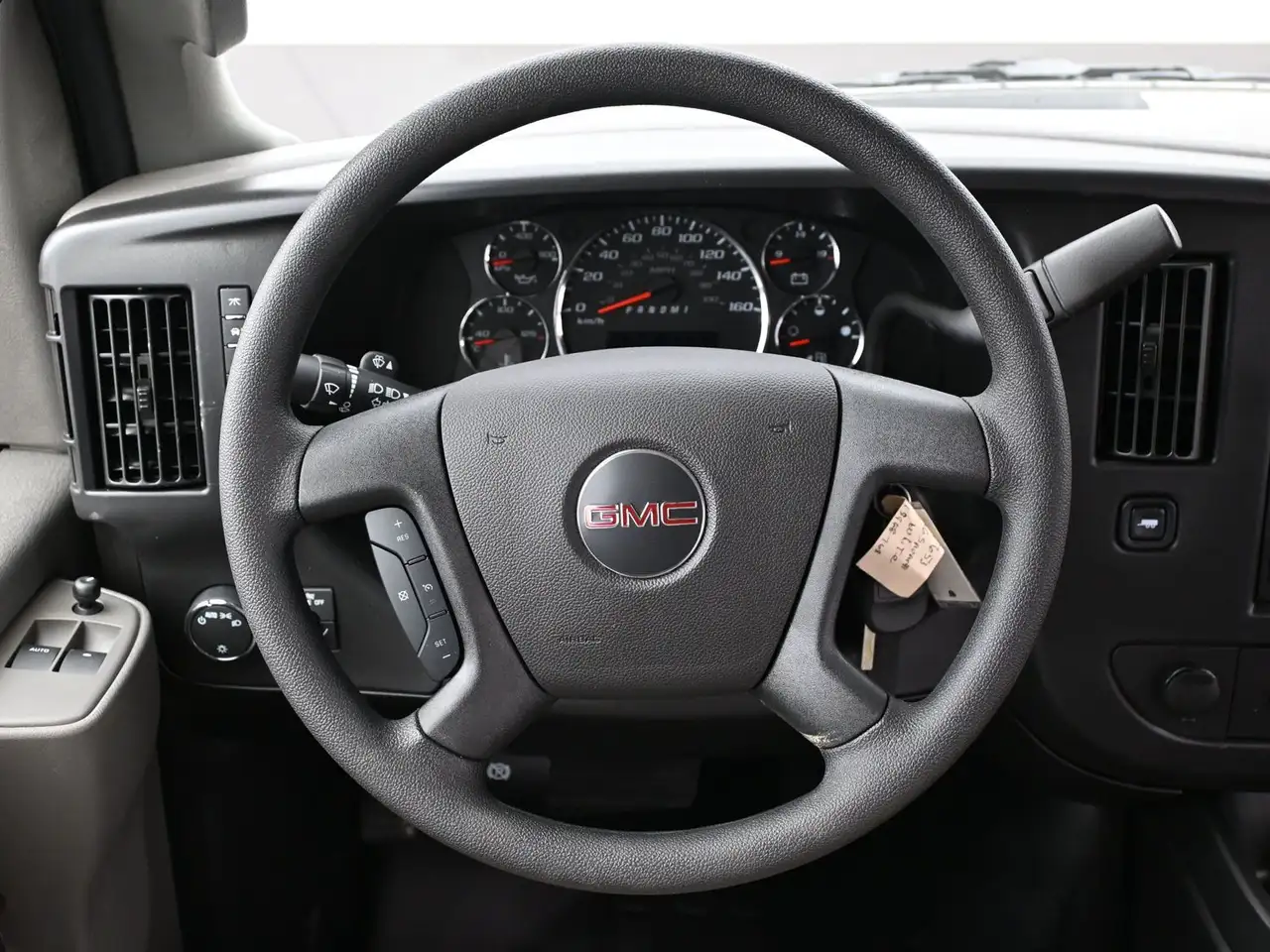 GMC Savana снимка GMC Savana