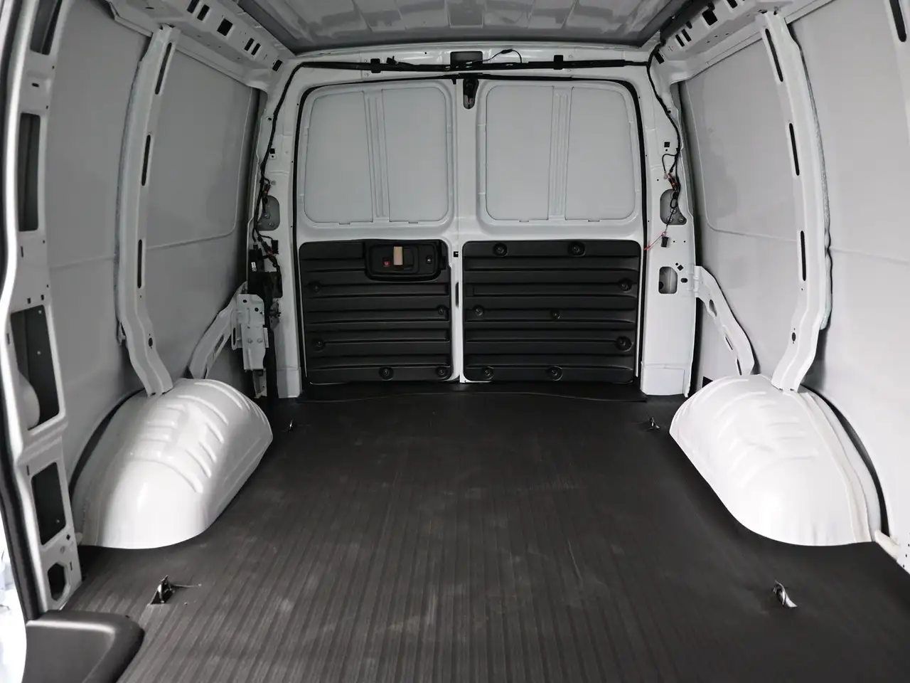 GMC Savana снимка GMC Savana