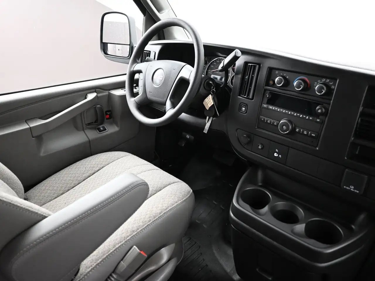 GMC Savana снимка GMC Savana