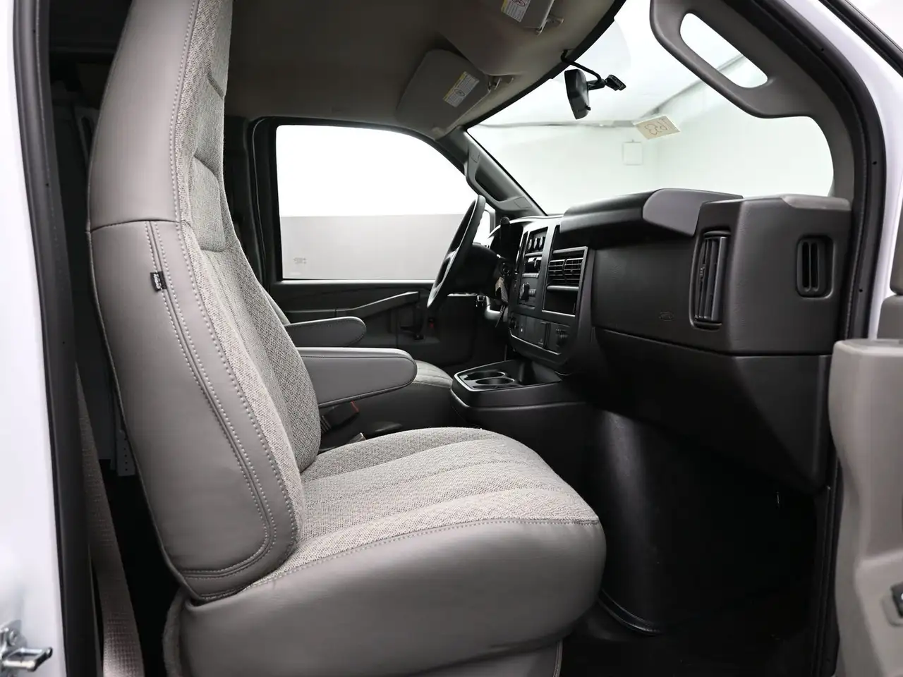 GMC Savana снимка GMC Savana
