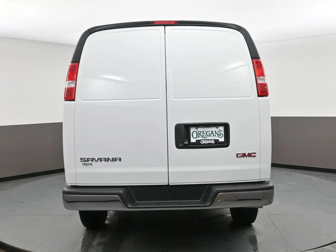 GMC Savana снимка GMC Savana