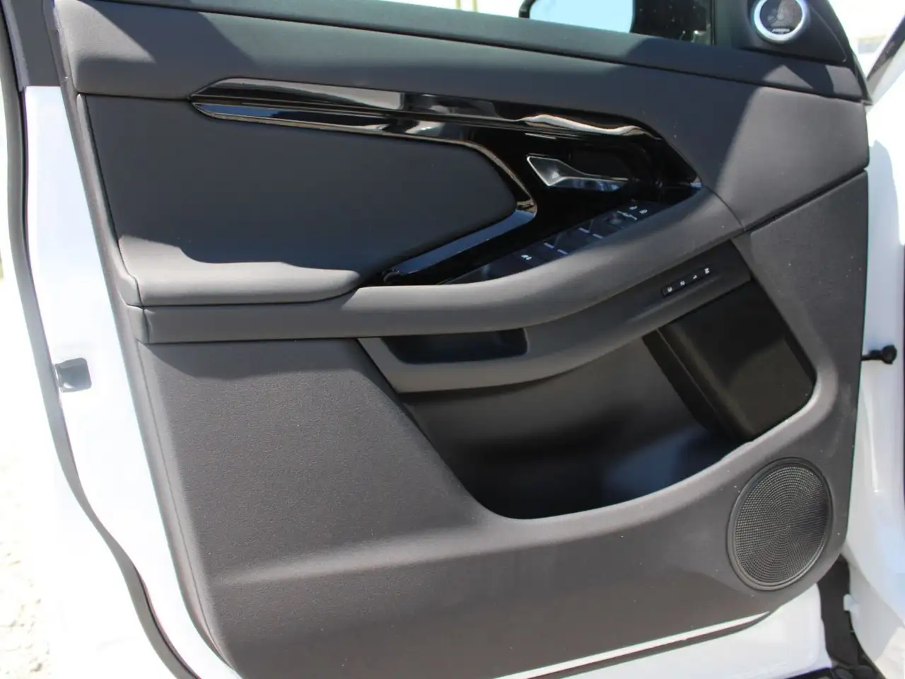 Land Rover Range Rover Evoque photo Land Rover Range Rover Evoque