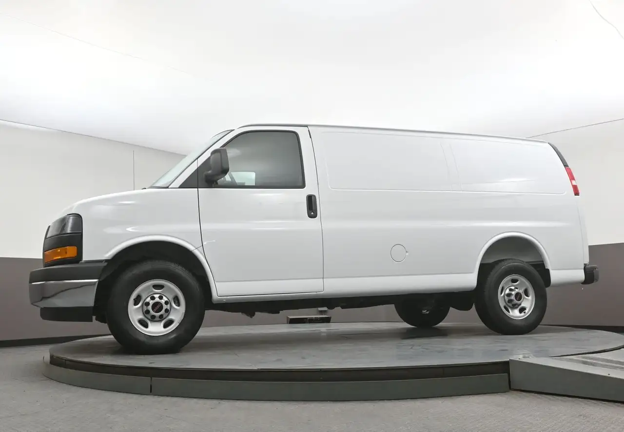 GMC Savana снимка GMC Savana