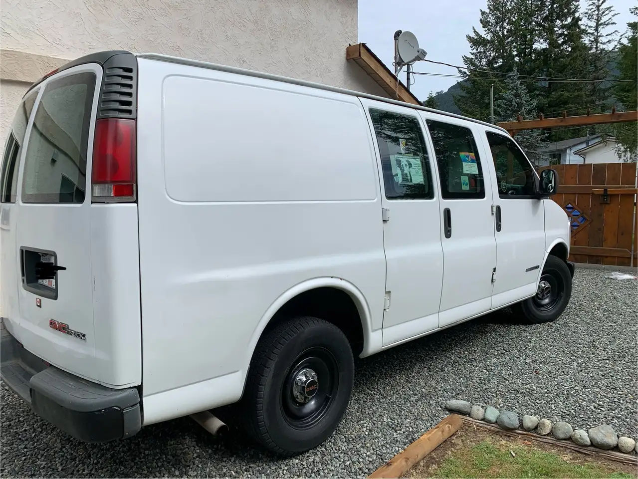 GMC Savana photo GMC Savana