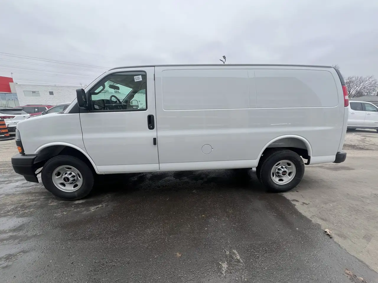 GMC Savana снимка GMC Savana
