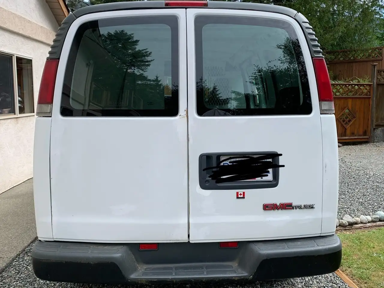 GMC Savana photo GMC Savana