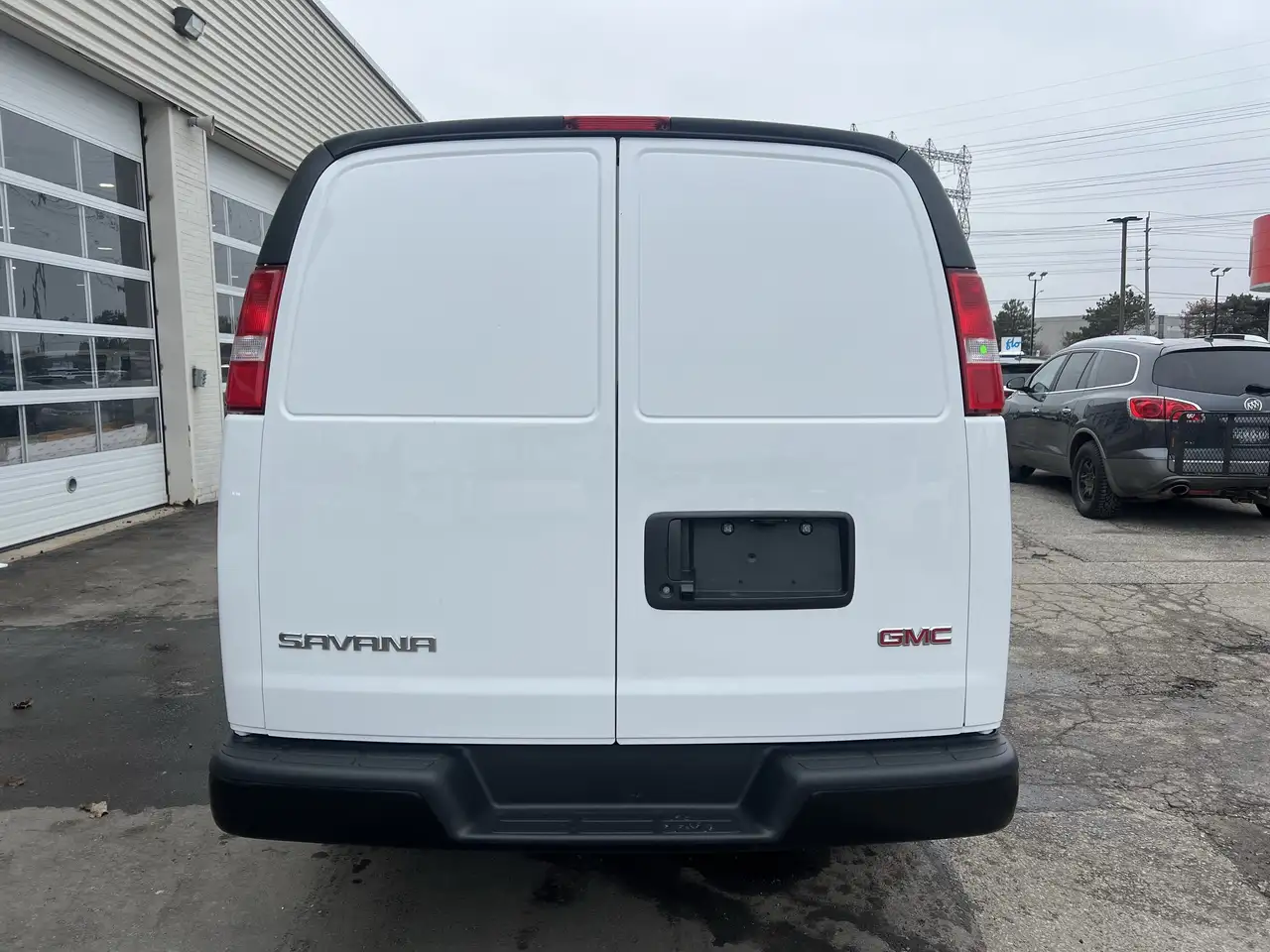 GMC Savana снимка GMC Savana