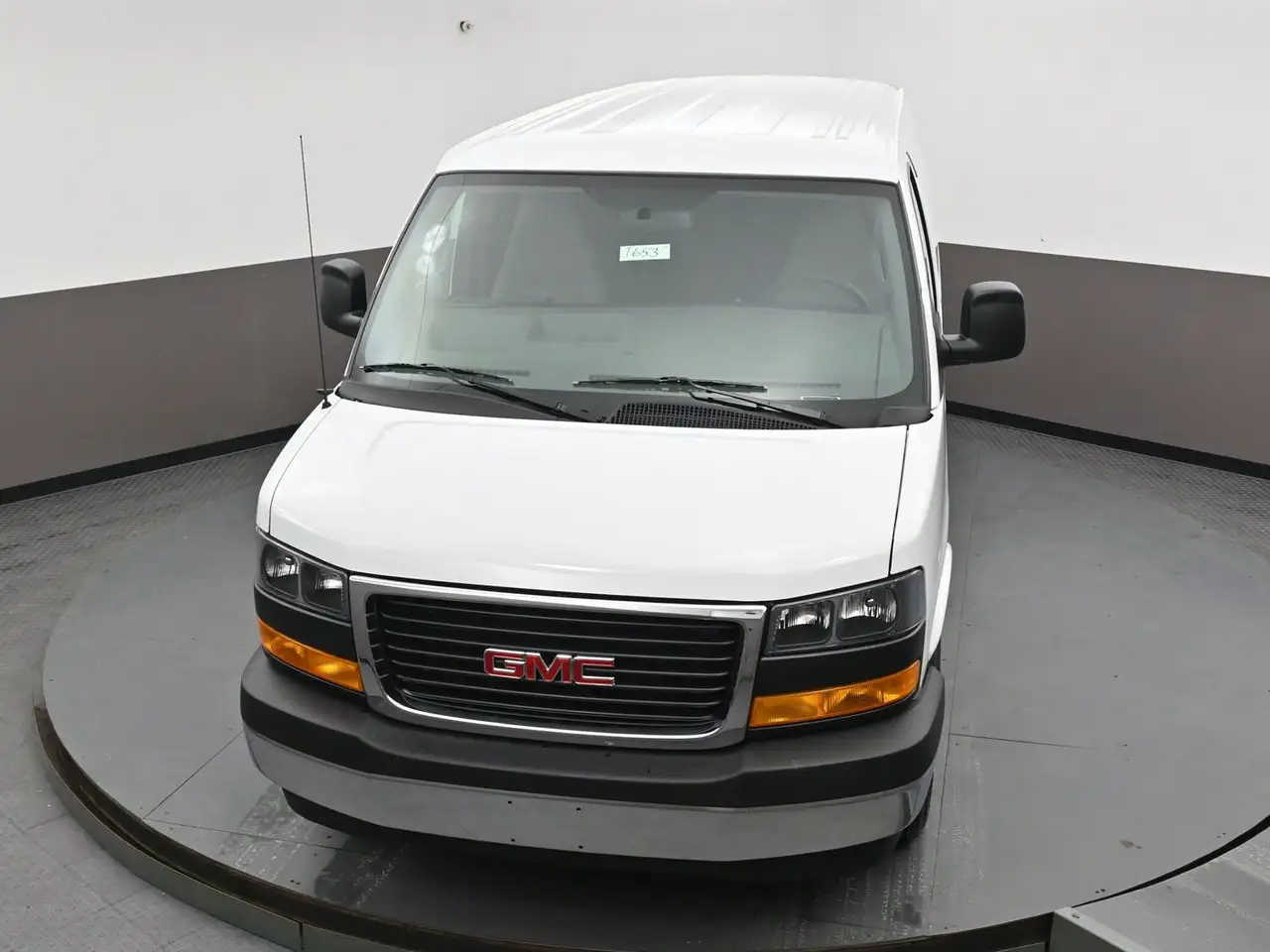 GMC Savana снимка GMC Savana