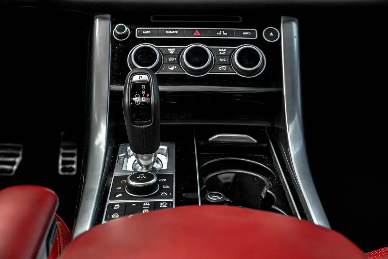 Land Rover Range Rover Sport снимка Land Rover Range Rover Sport
