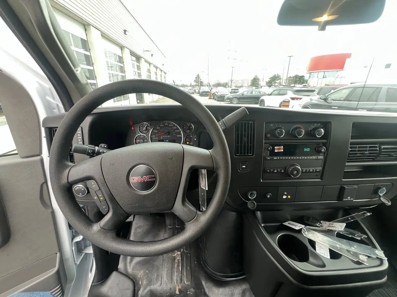 GMC Savana снимка GMC Savana