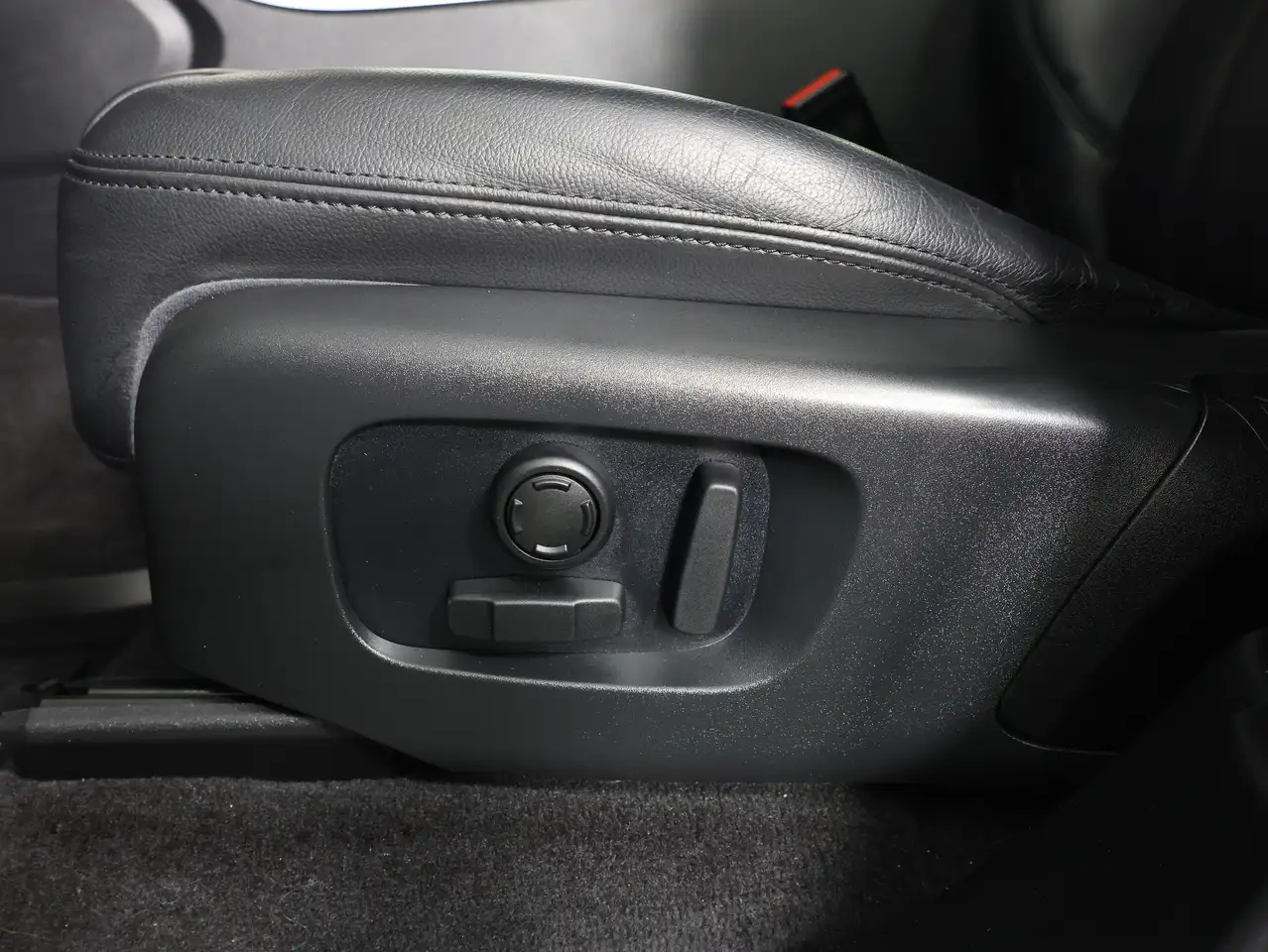 Land Rover Range Rover Sport снимка Land Rover Range Rover Sport