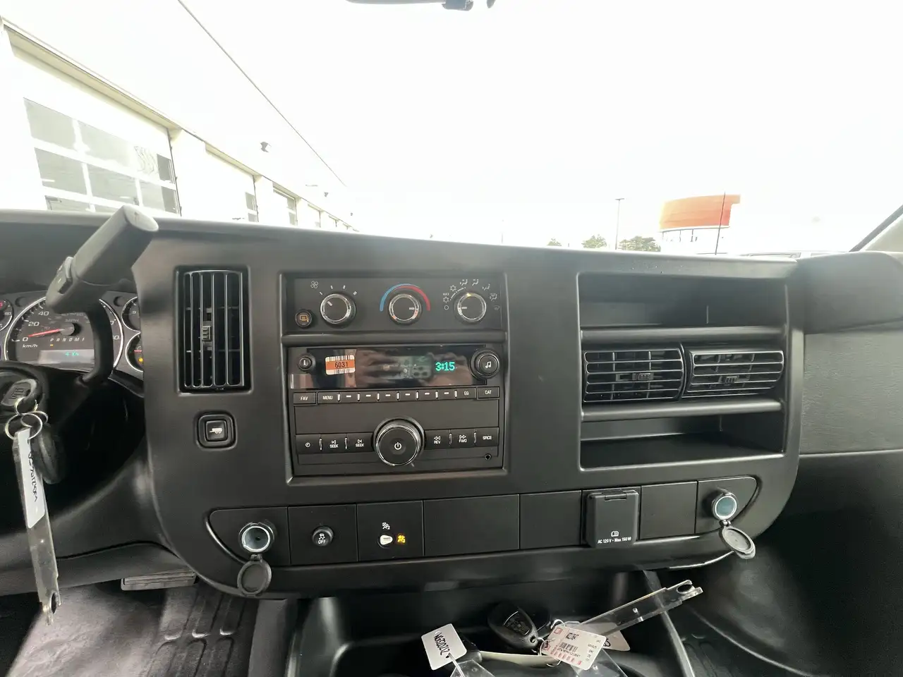 GMC Savana снимка GMC Savana