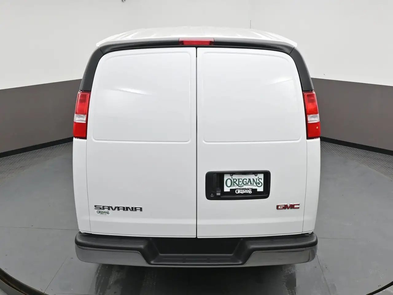 GMC Savana снимка GMC Savana
