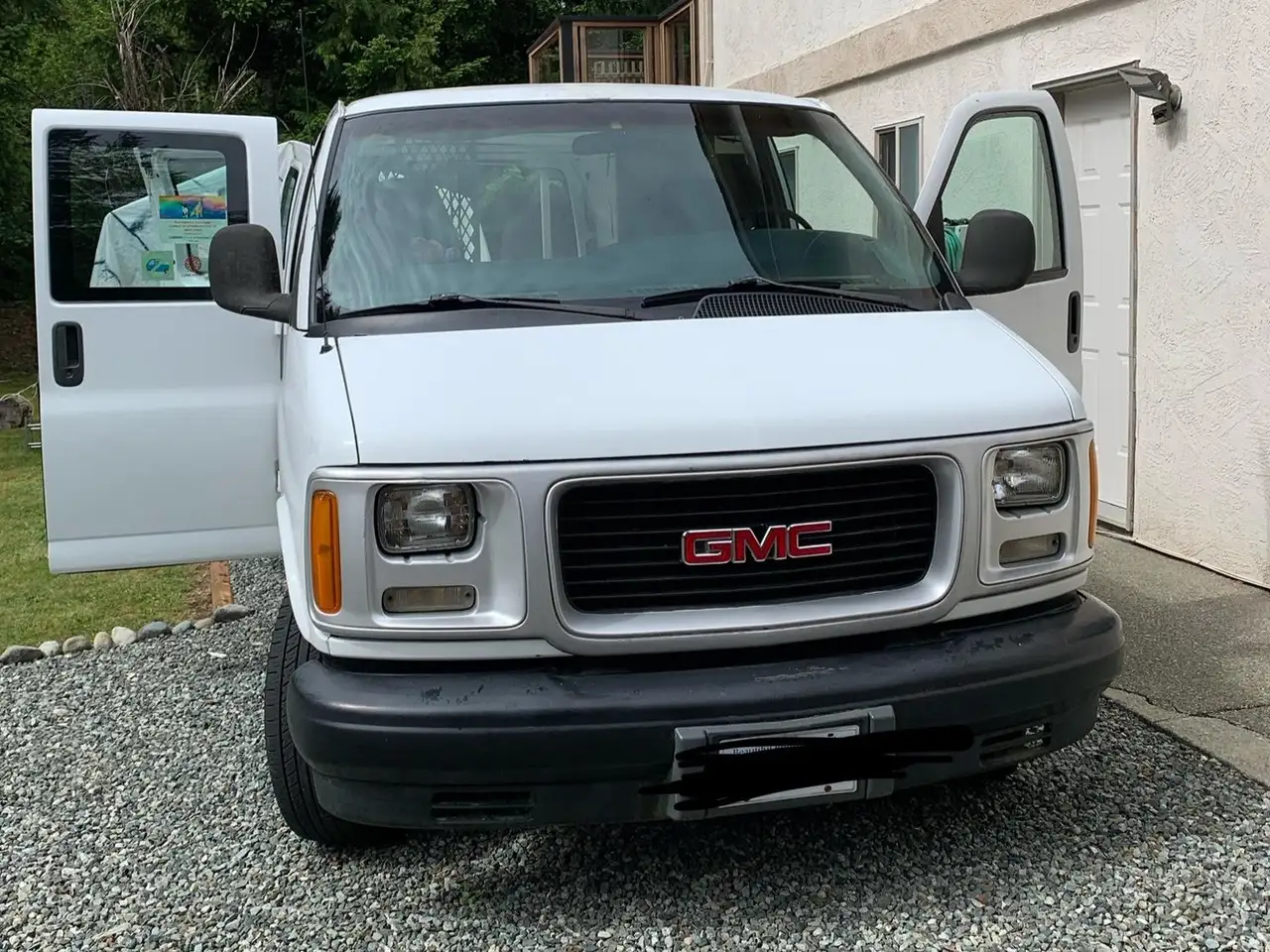GMC Savana photo GMC Savana