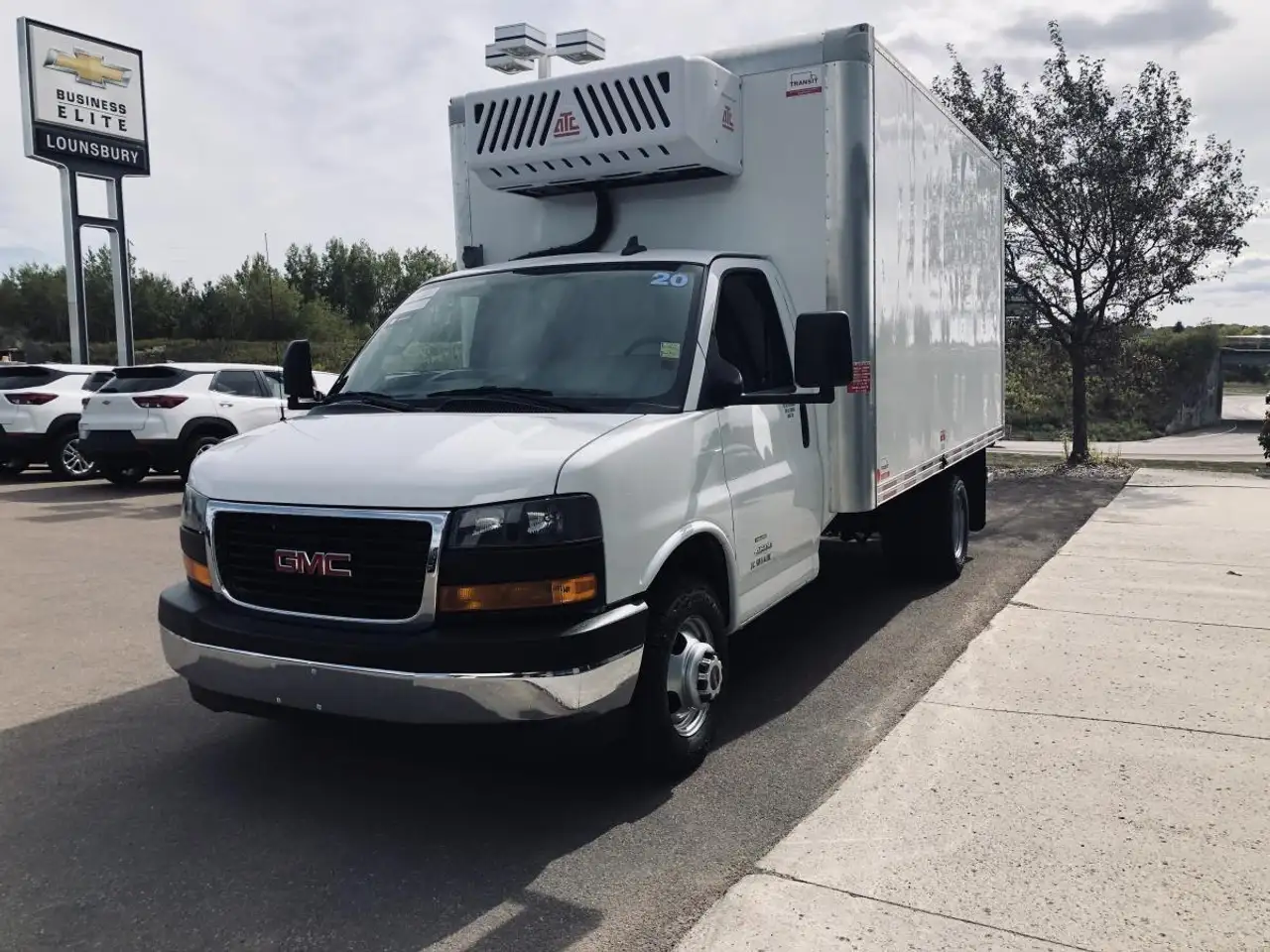 GMC Savana снимка GMC Savana