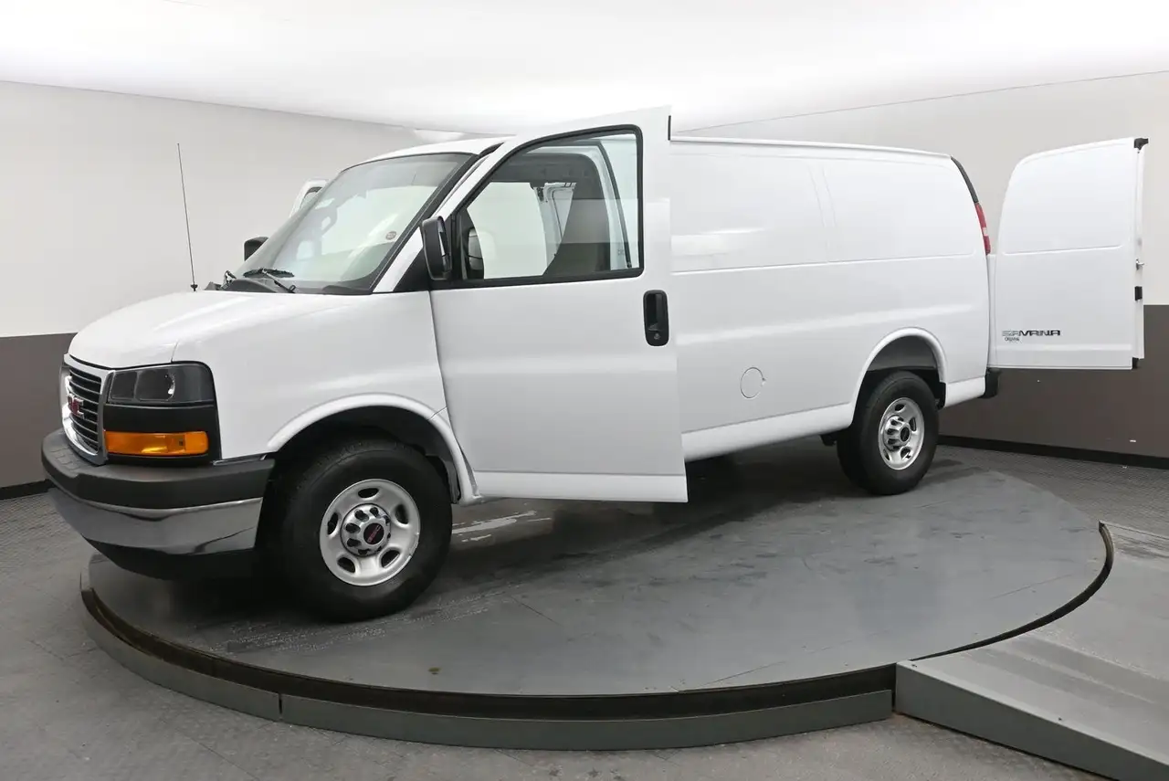 GMC Savana снимка GMC Savana