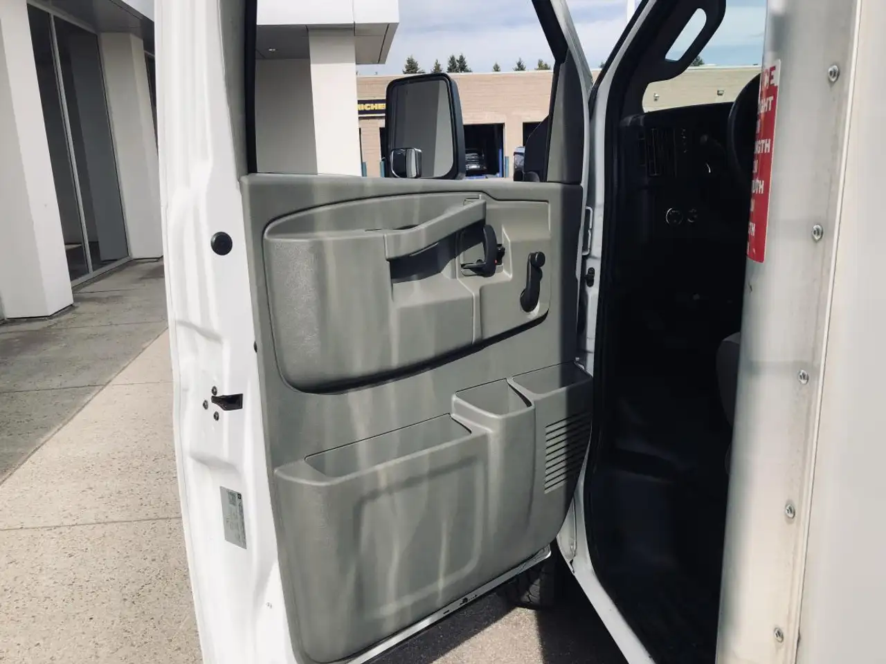 GMC Savana снимка GMC Savana