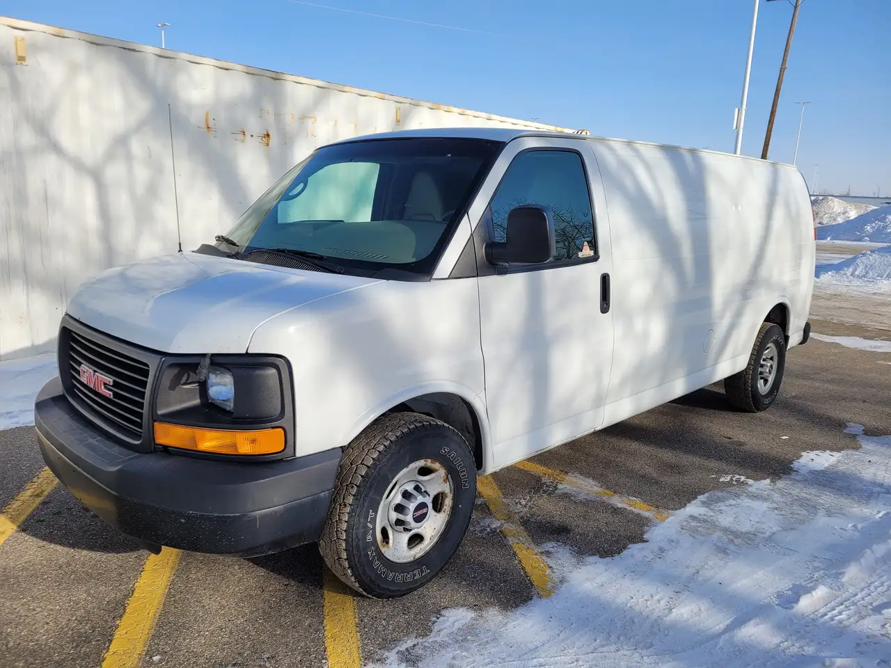GMC Savana photo GMC Savana