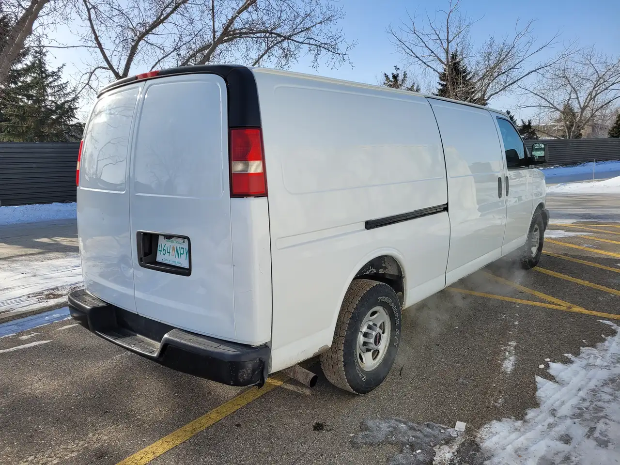 GMC Savana photo GMC Savana