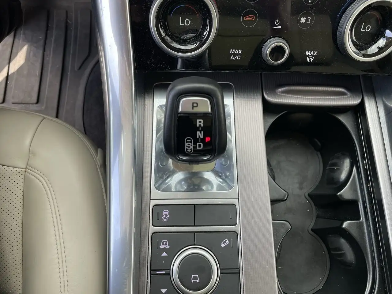 Land Rover Range Rover Sport снимка Land Rover Range Rover Sport