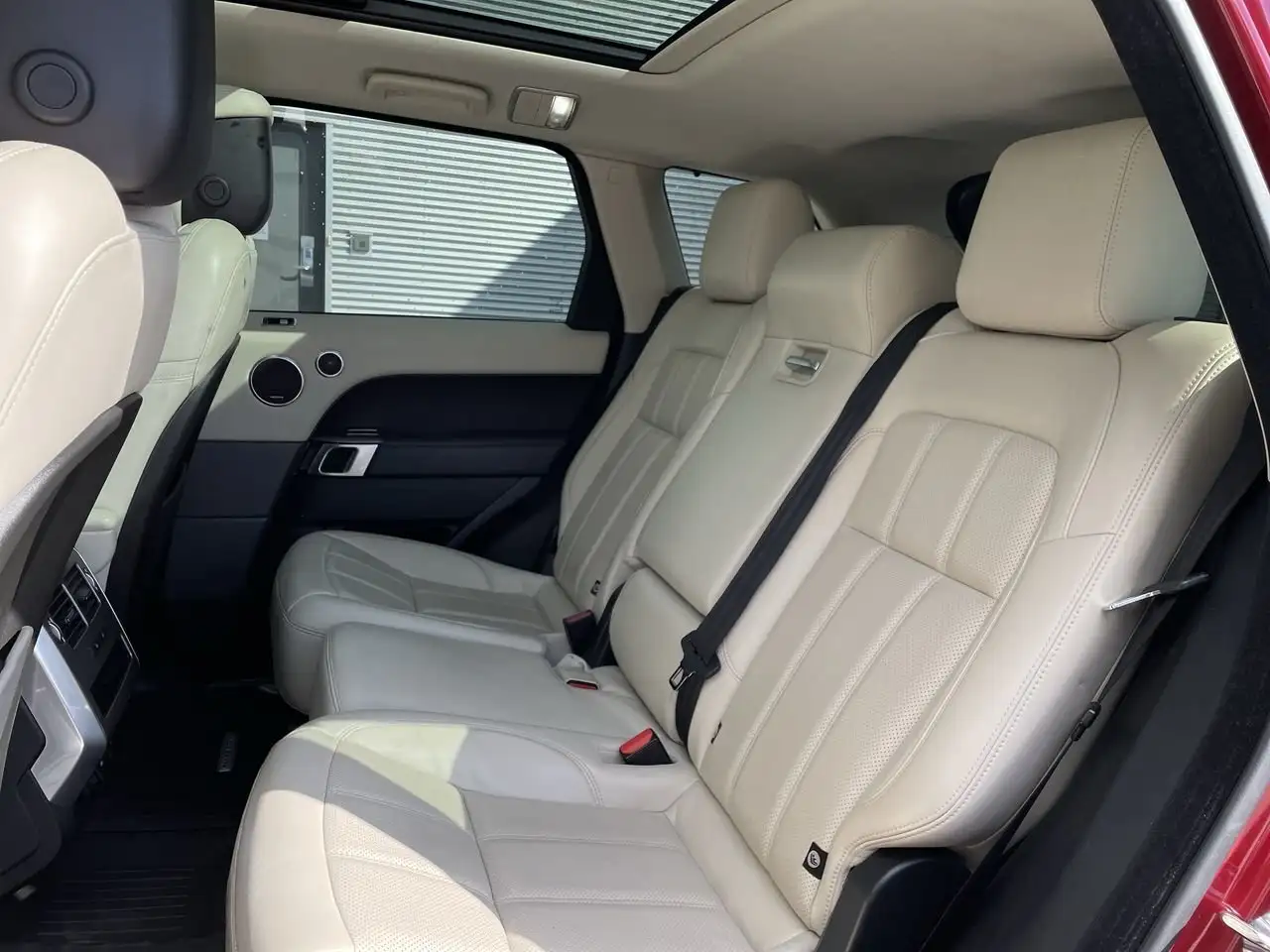 Land Rover Range Rover Sport снимка Land Rover Range Rover Sport