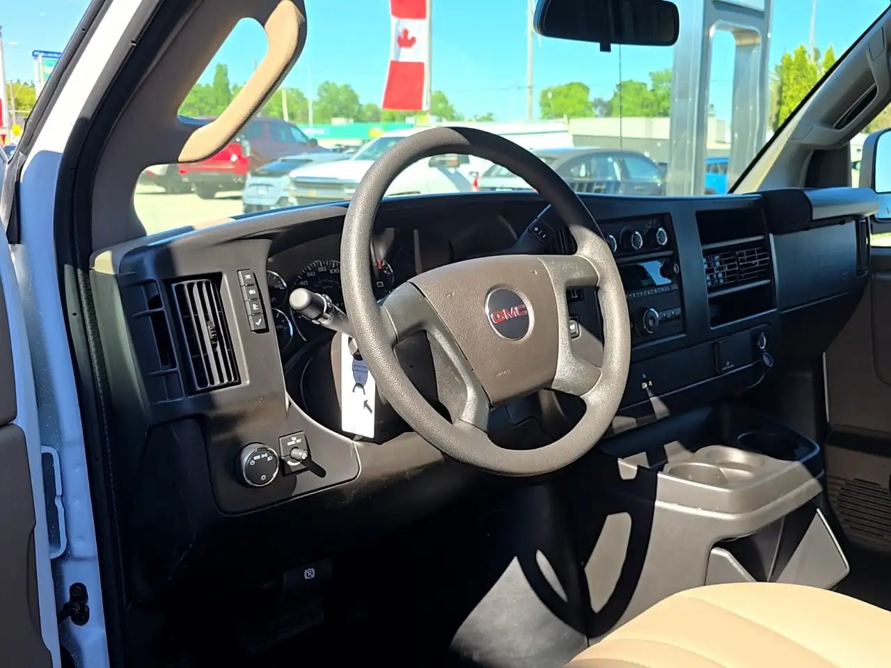 GMC Savana photo GMC Savana