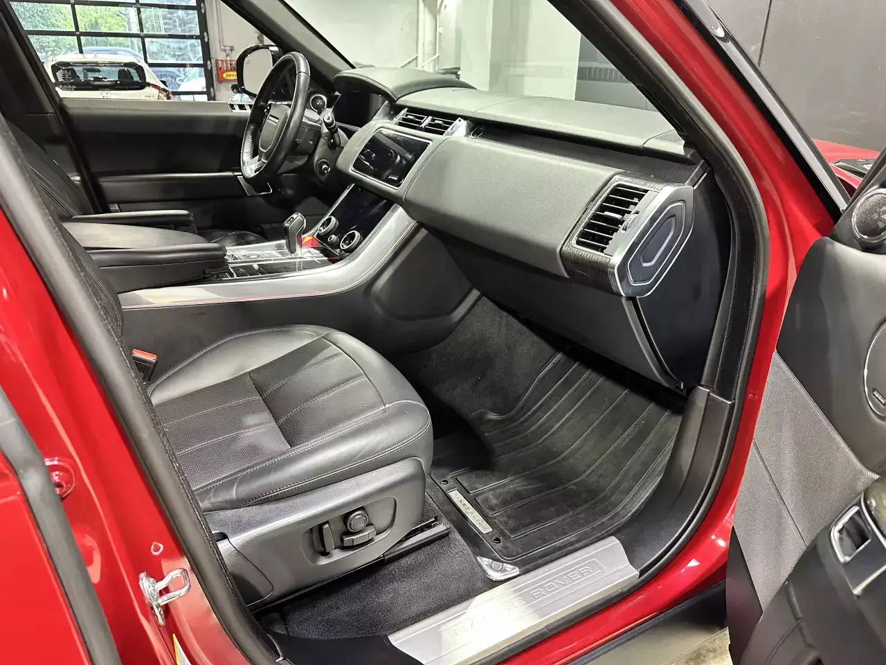 Land Rover Range Rover Sport снимка Land Rover Range Rover Sport