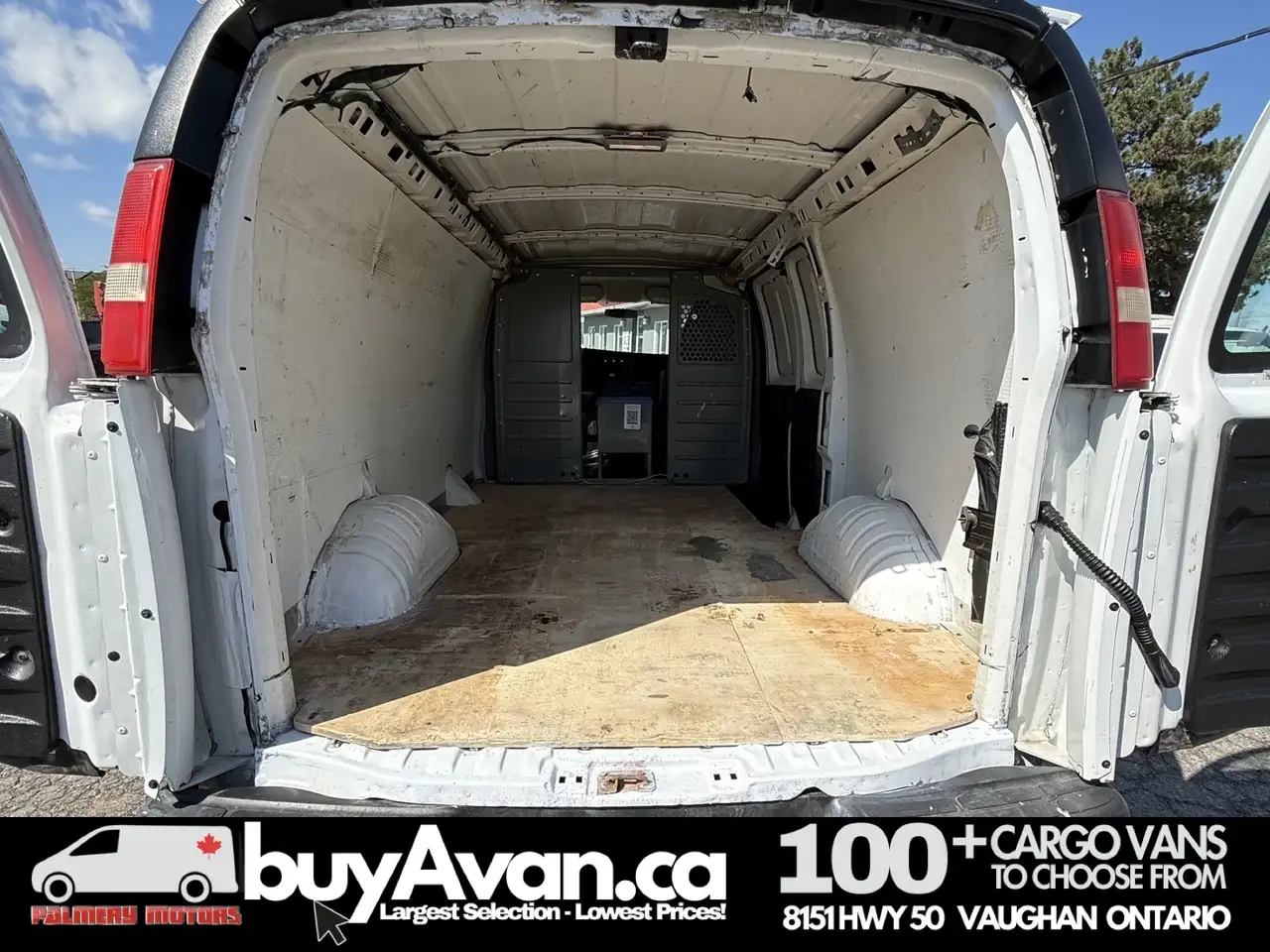 GMC Savana photo GMC Savana