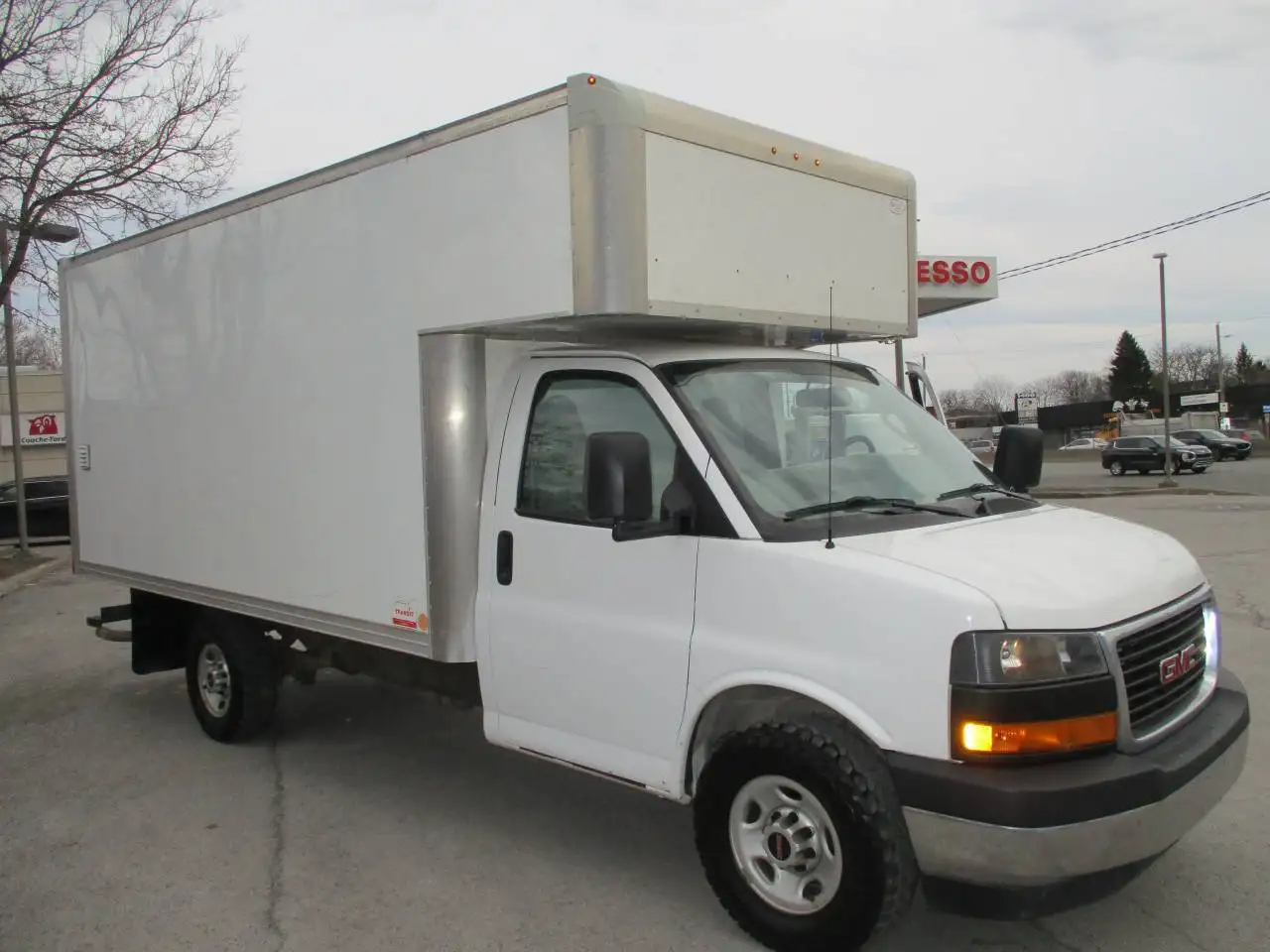 GMC Savana photo GMC Savana