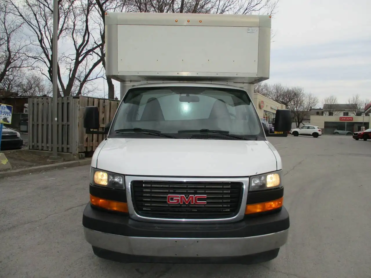 GMC Savana photo GMC Savana