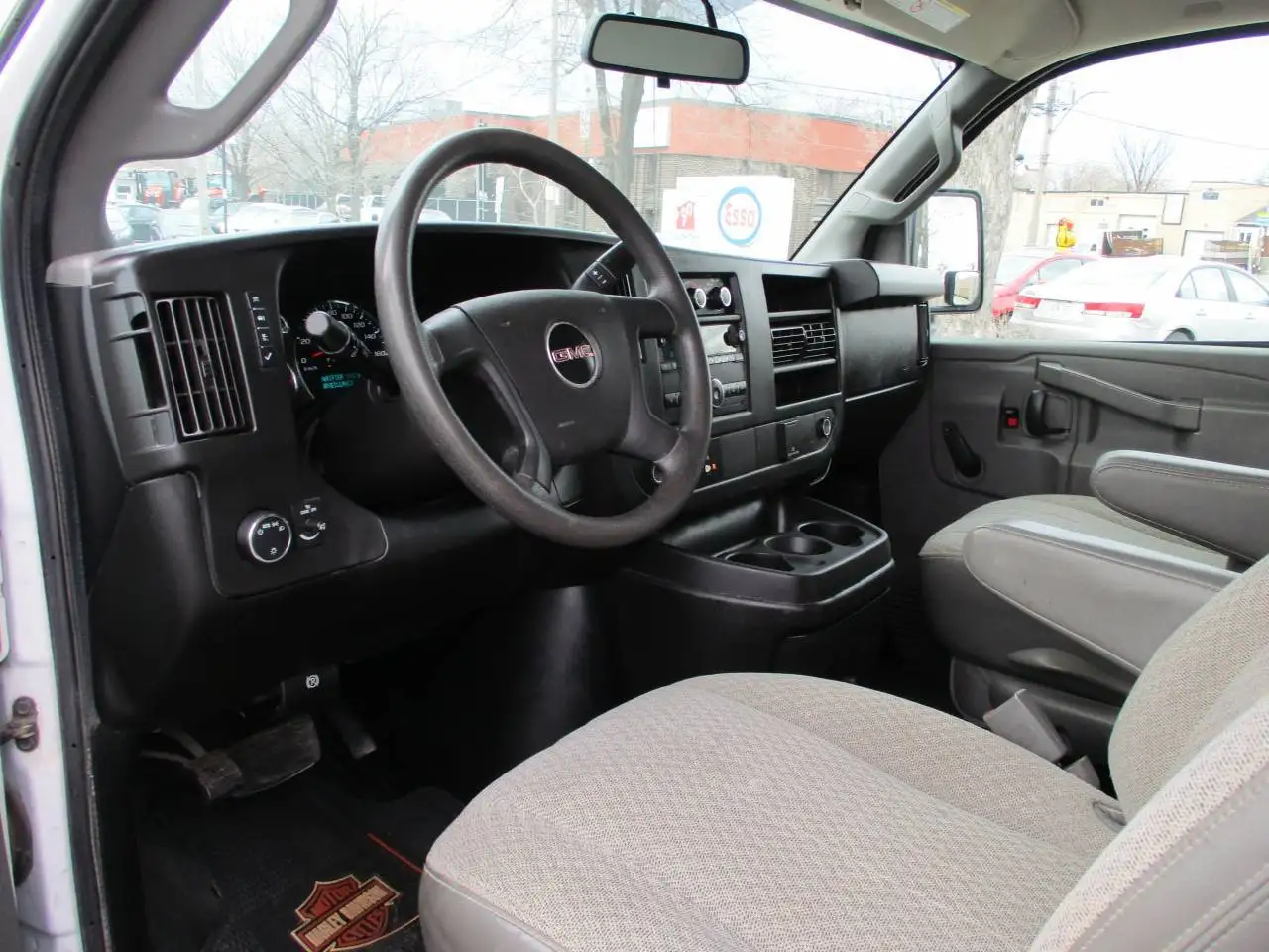 GMC Savana photo GMC Savana