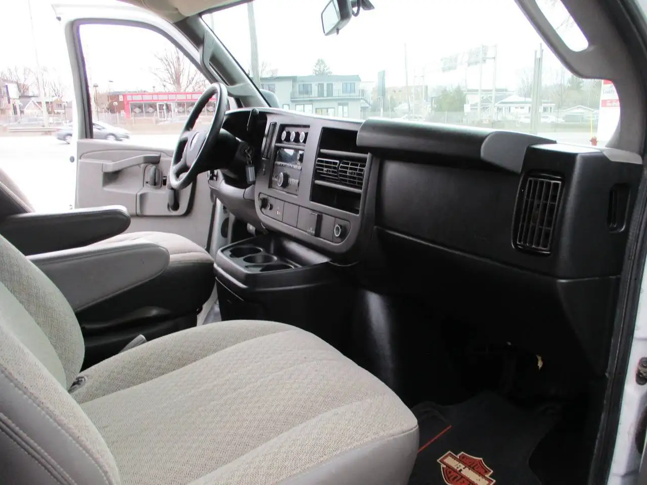 GMC Savana photo GMC Savana