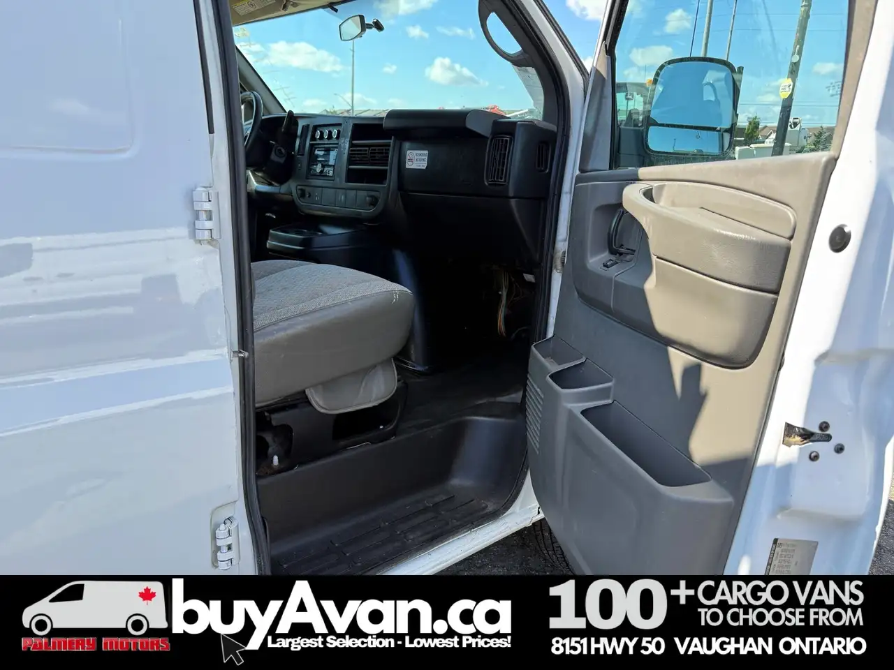 GMC Savana photo GMC Savana