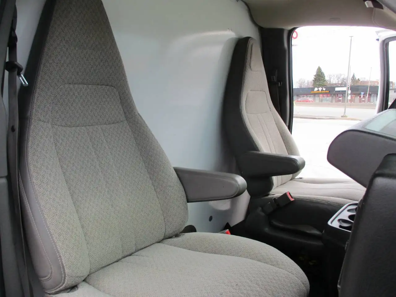 GMC Savana photo GMC Savana