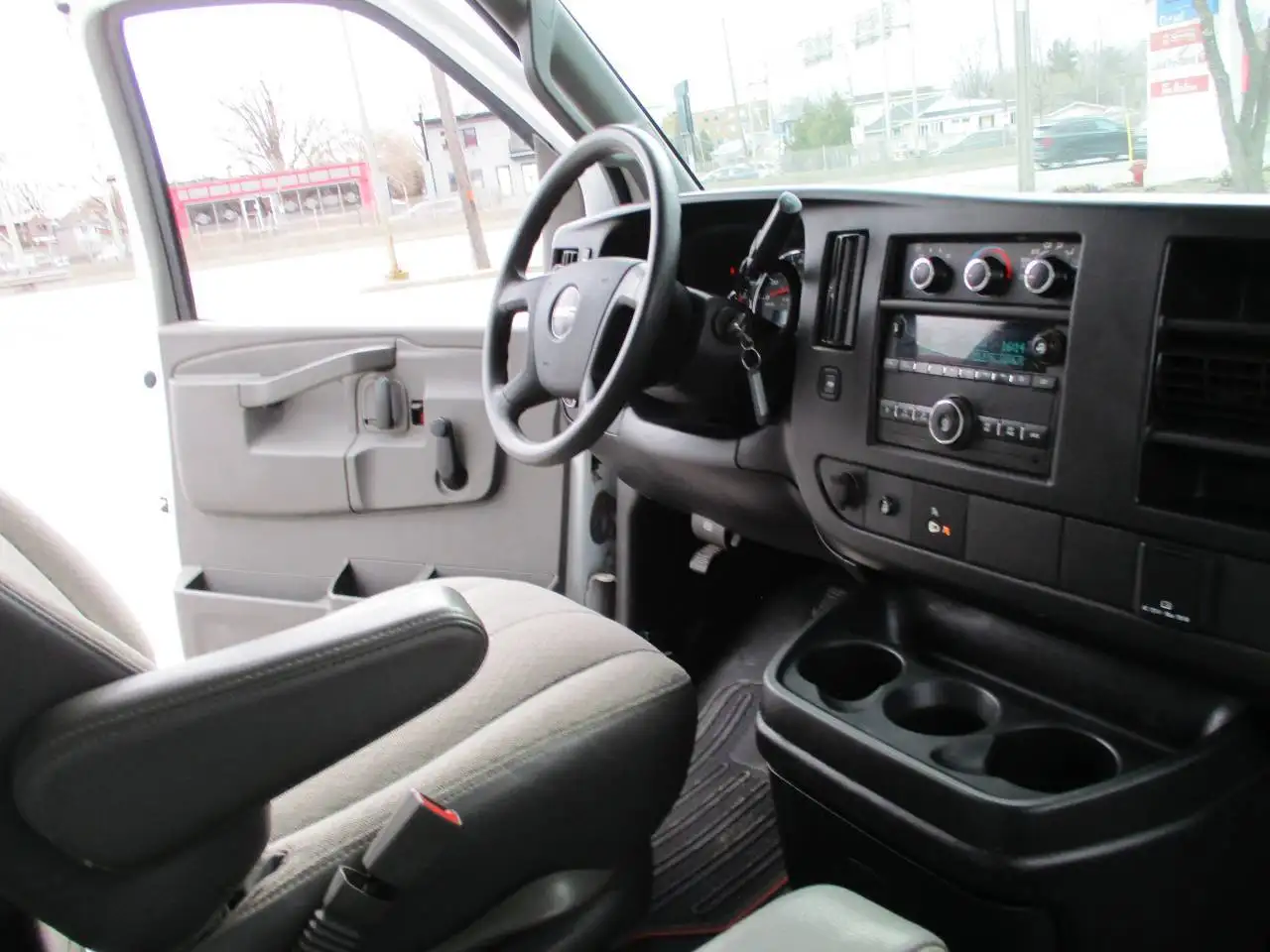 GMC Savana photo GMC Savana