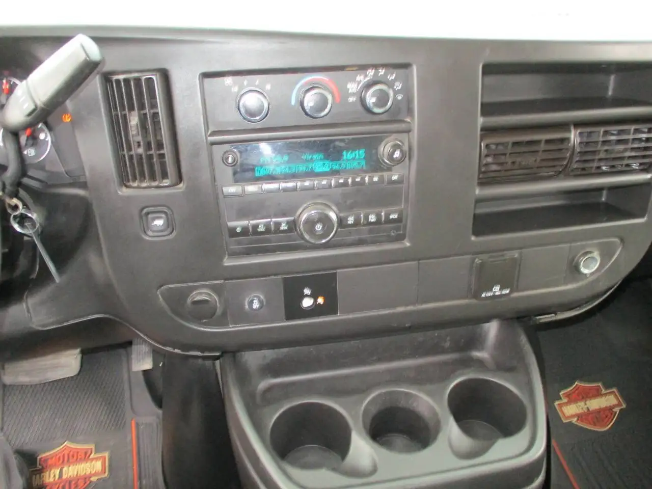 GMC Savana photo GMC Savana