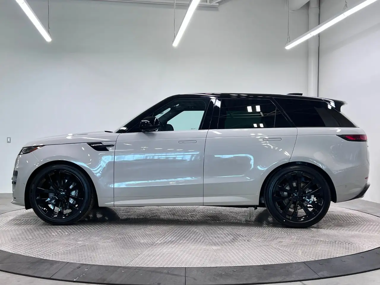 Land Rover Range Rover Sport снимка Land Rover Range Rover Sport