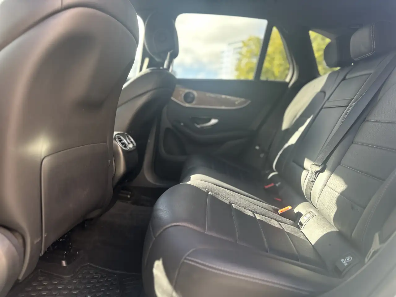 Mercedes-Benz GLC снимка Mercedes-Benz GLC