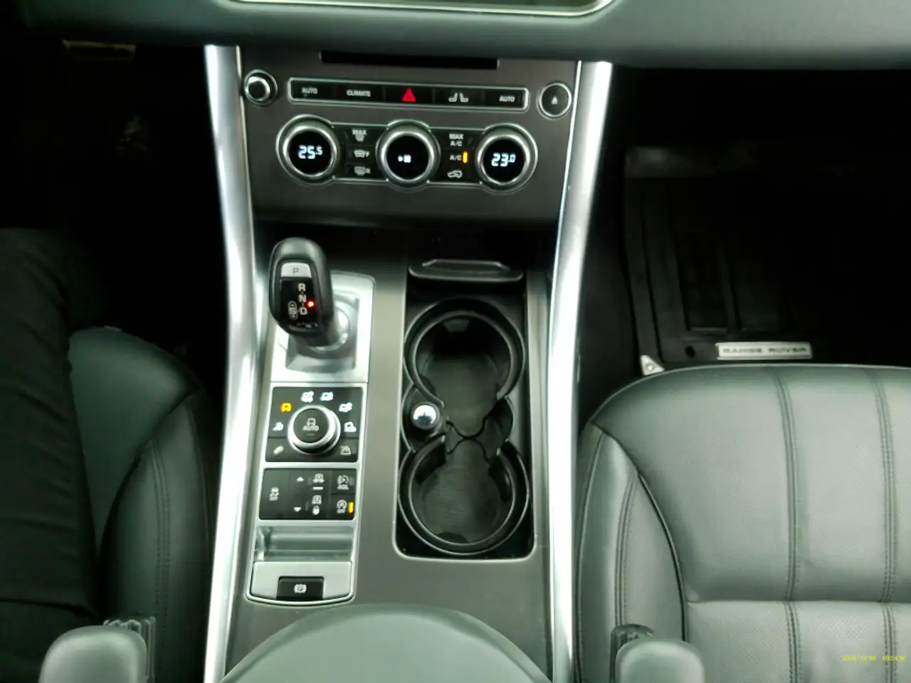Land Rover Range Rover Sport снимка Land Rover Range Rover Sport