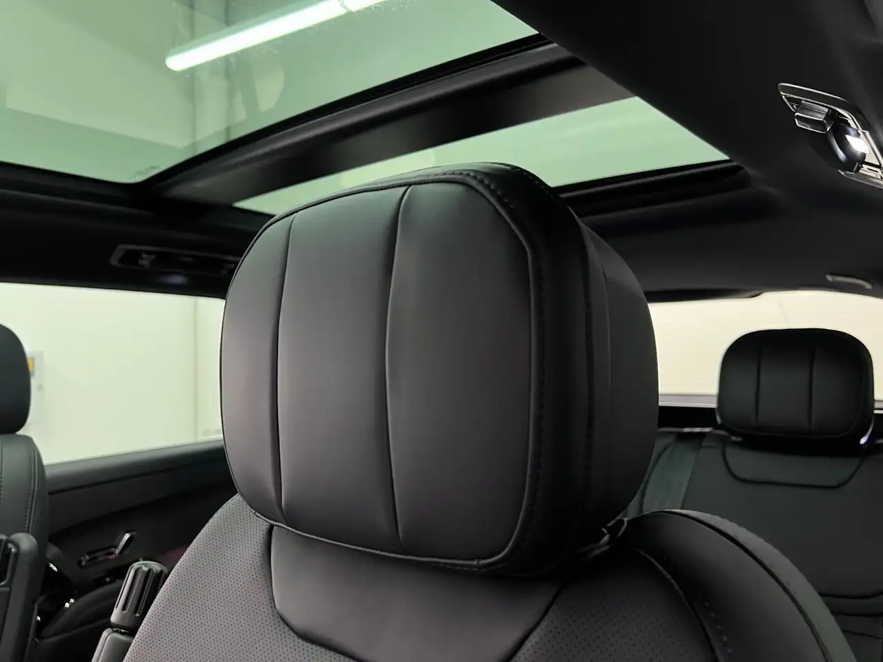 Land Rover Range Rover Sport снимка Land Rover Range Rover Sport