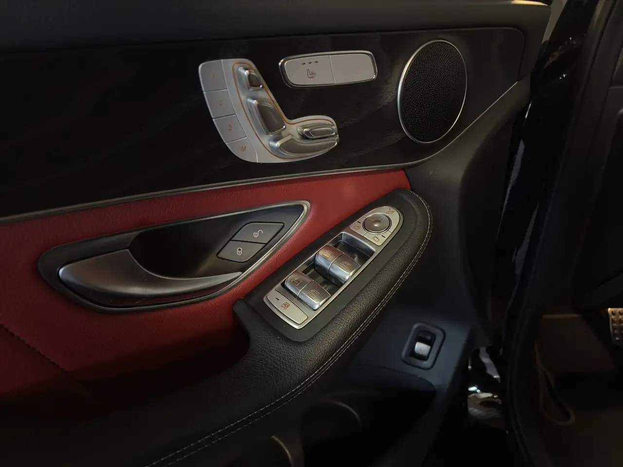 Mercedes-Benz GLC снимка Mercedes-Benz GLC