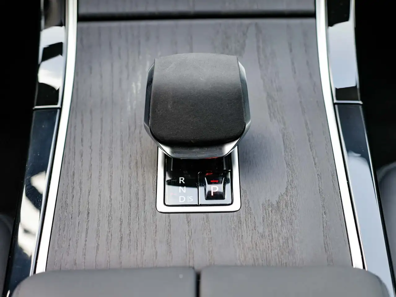 Land Rover Range Rover Evoque photo Land Rover Range Rover Evoque