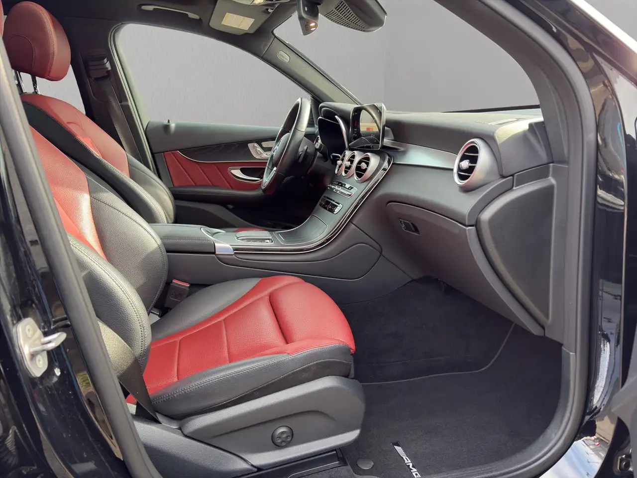 Mercedes-Benz GLC снимка Mercedes-Benz GLC